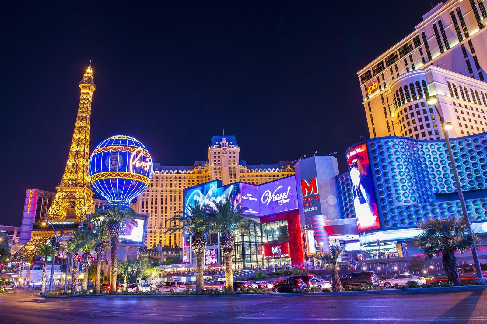 Las Vegas, Nevada view at night from road